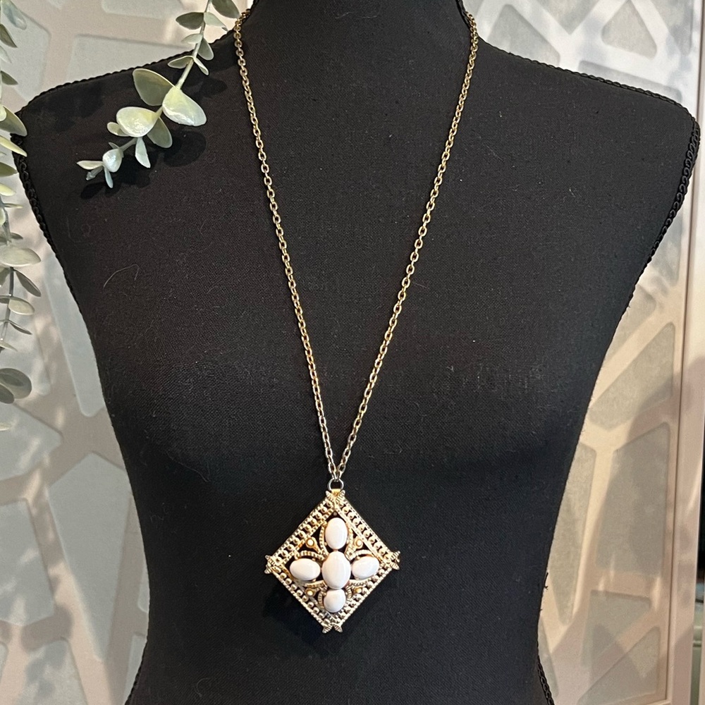 Vintage White and gold tone statement necklace